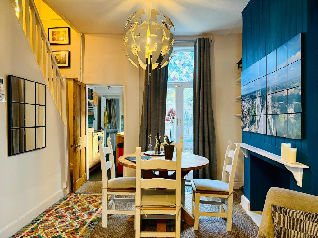 Comfy Home within City Wall, 10 mins Walk to Centre, Attractions & Railway Station - 两居室房屋
