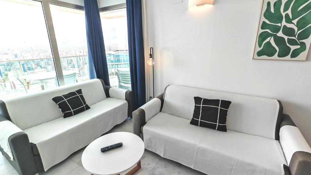 Posezení v ubytování Floor 29 - Two-bedroom apartment with Sea Views