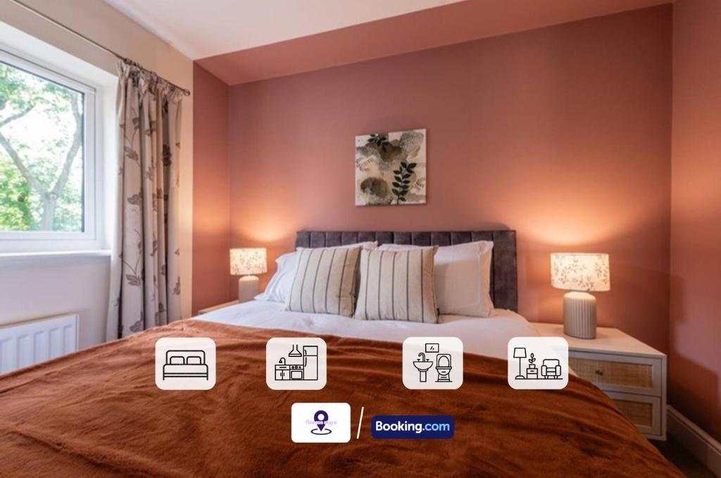 Postel nebo postele na pokoji v ubytování Last-Minute Escapes ! Summer Days l RTM Stay l 4 -Bed House By Finesse Stays Short Lets & Serviced Accommodation Wakefield With Parking, Contractors