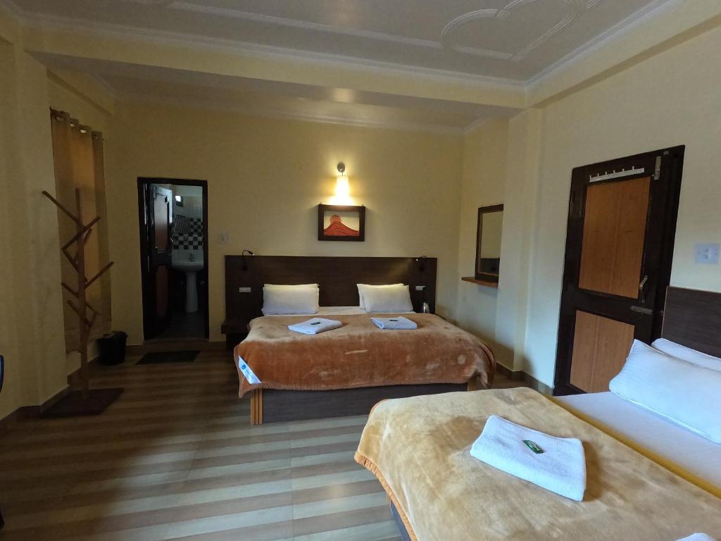 The Royal Orchard Kasol - Salle Familiale Avec Balcon