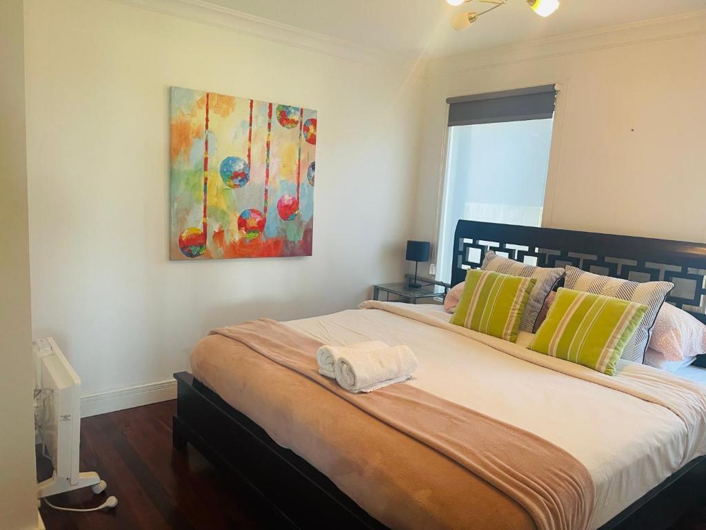 Oaklands Junction homes - Double Room With Private Bathroom