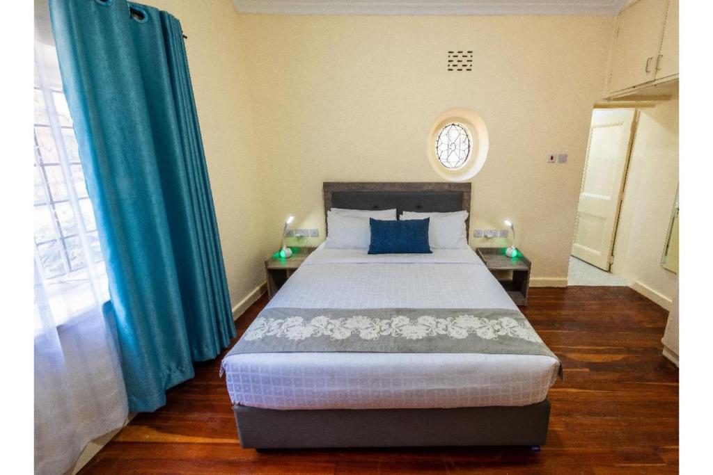 Postel nebo postele na pokoji v ubytování Kongoni House