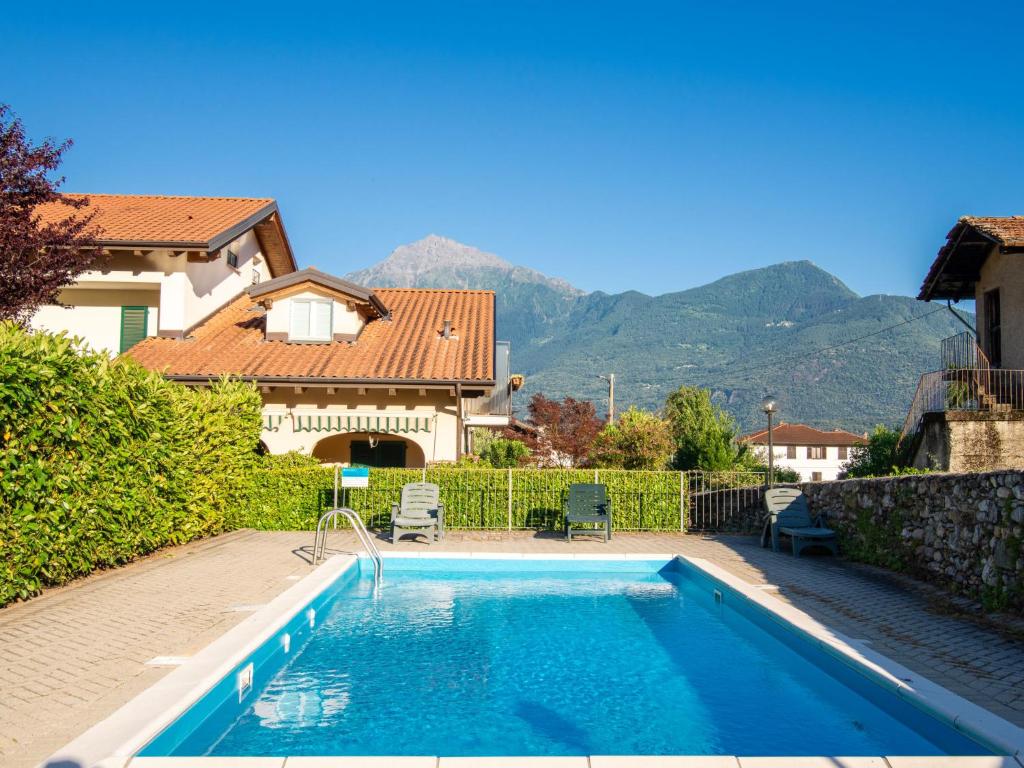 Swimmingpoolen hos eller tæt på Apartment Paradiso by Interhome