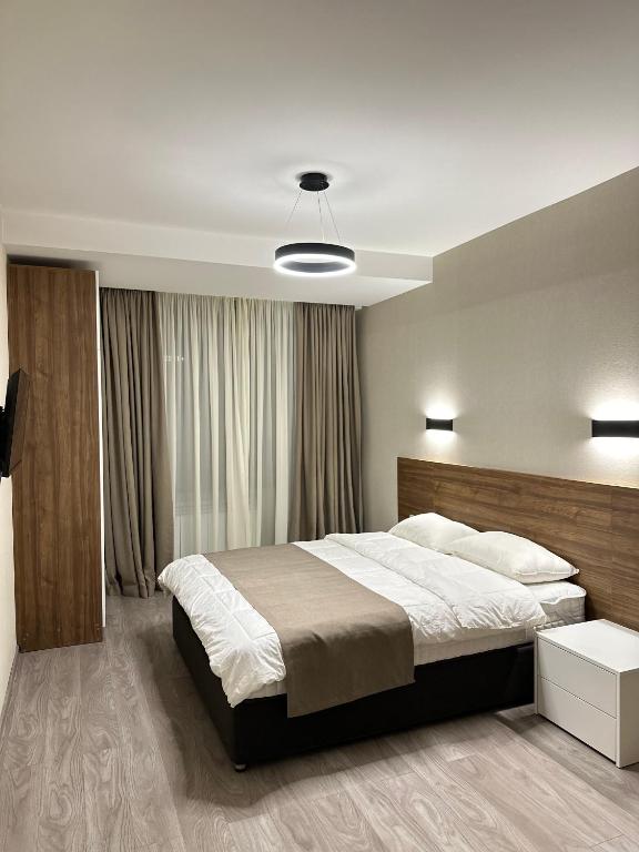 Postel nebo postele na pokoji v ubytování Kristal bakuriani Resort C block 202