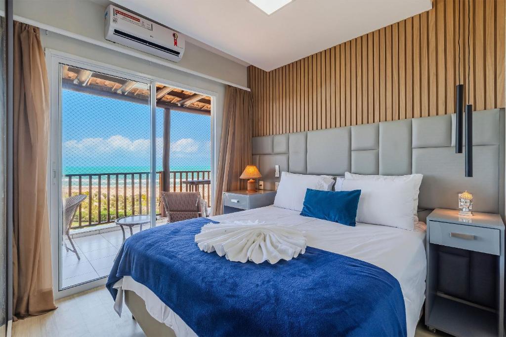 Una cama o camas en una habitación de Beach Living #E501 - Apto Vista Mar por Carpediem