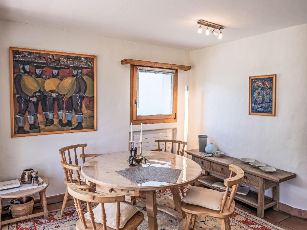 Posezení v ubytování Apartment Chesa Trais Dschembers by Interhome