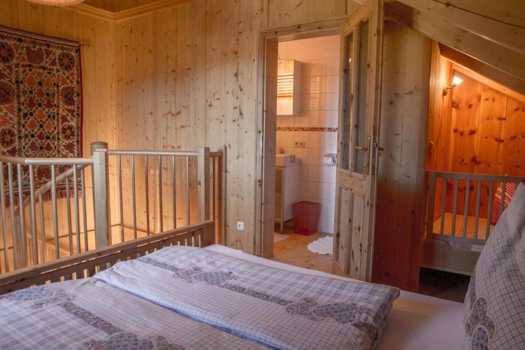 Postel nebo postele na pokoji v ubytování Haus Paradies am See