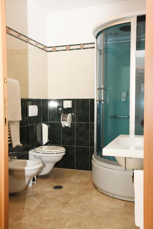 Koupelna v ubytování Fashion Hotel