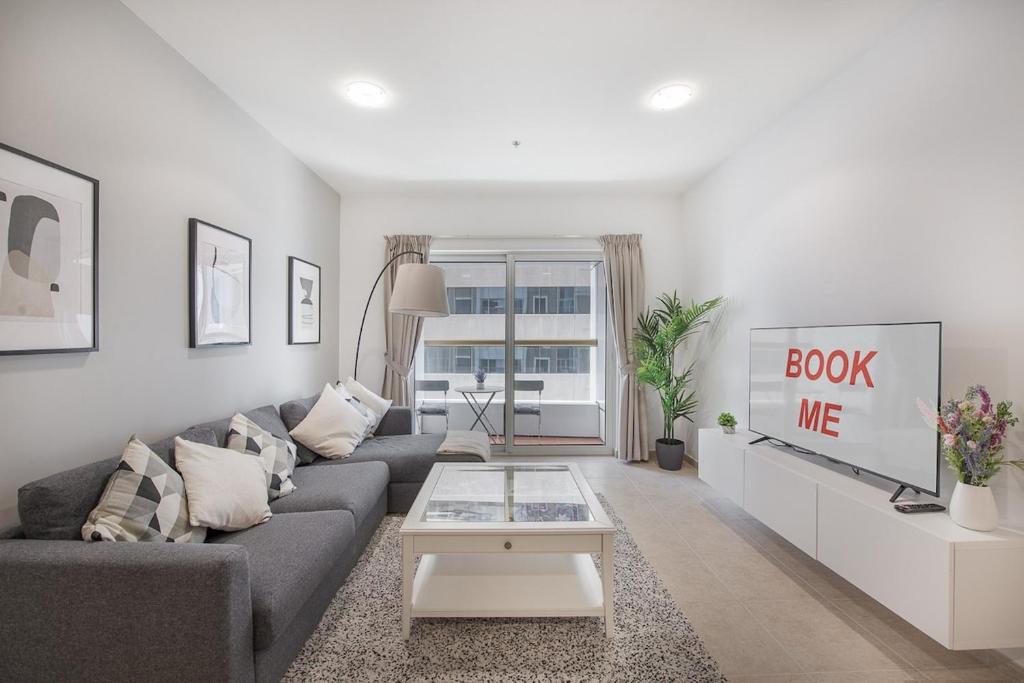 Posezení v ubytování Spacious 1-Bedroom at Elite Tower in Dubai Marina, Near to to Beach