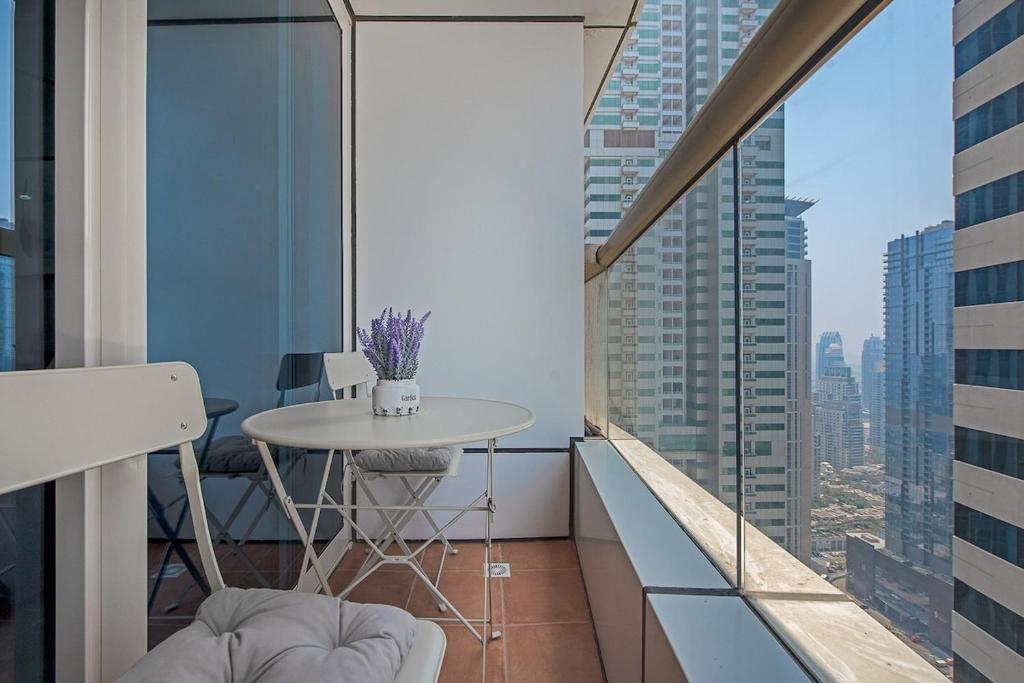 Balkón nebo terasa v ubytování Spacious 1-Bedroom at Elite Tower in Dubai Marina, Near to to Beach