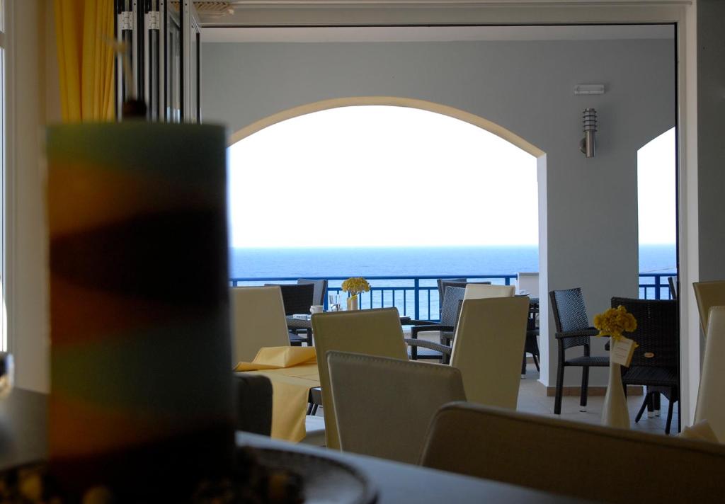 Nespecifikovaný výhled na moře nebo výhled na moře při pohledu z hotelu