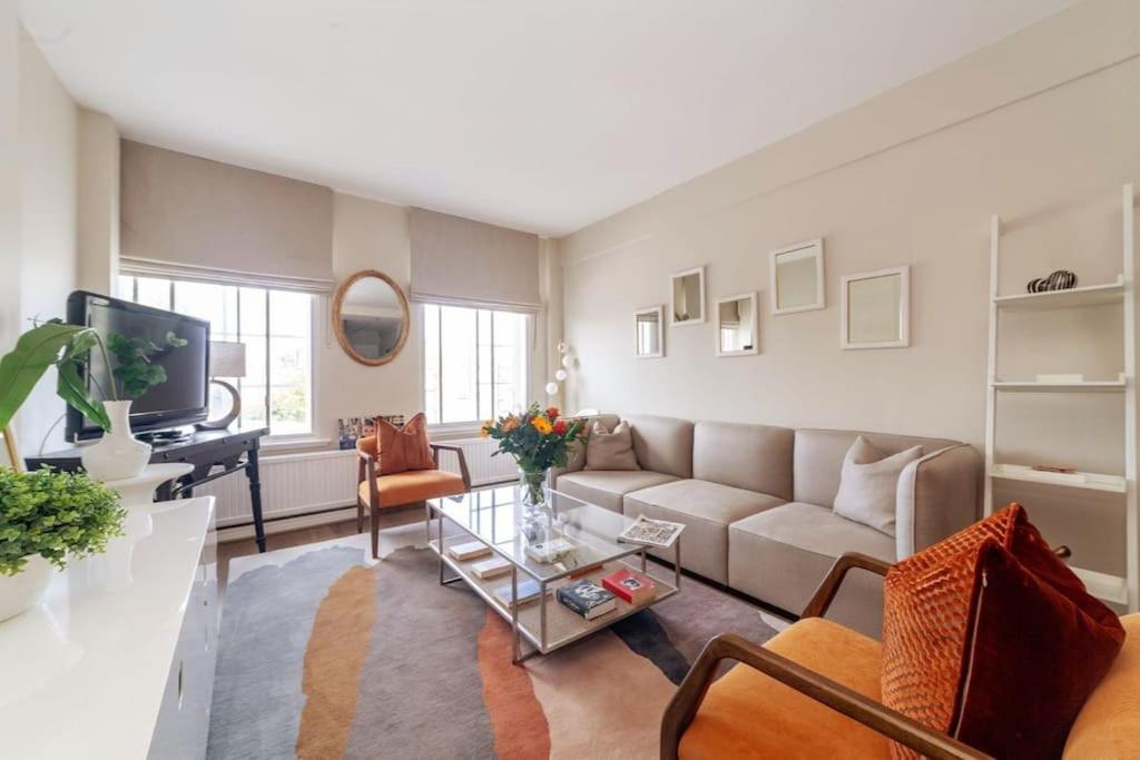 Stunning Luxury Off Grid Apartments In Museum District With Private Elevator image