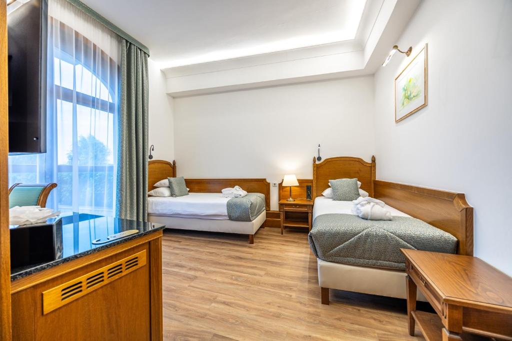 Hungarikum Hotel - Twin Room - Disability Access
