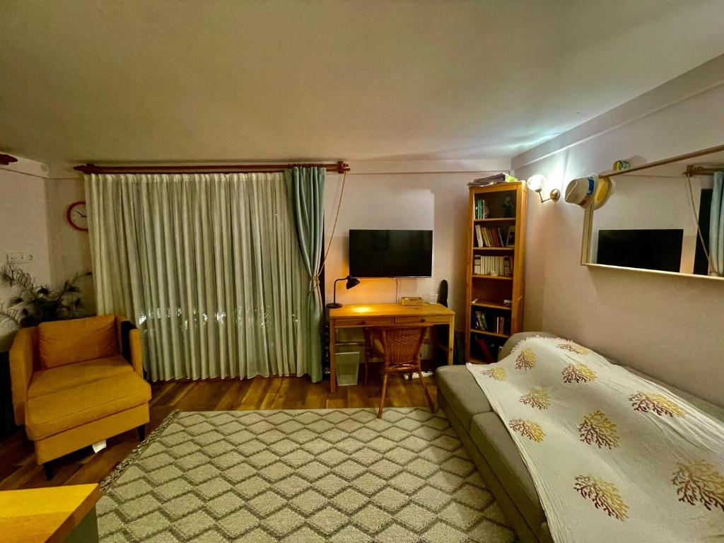 TV a/nebo společenská místnost v ubytování The Suite Apart Hotel