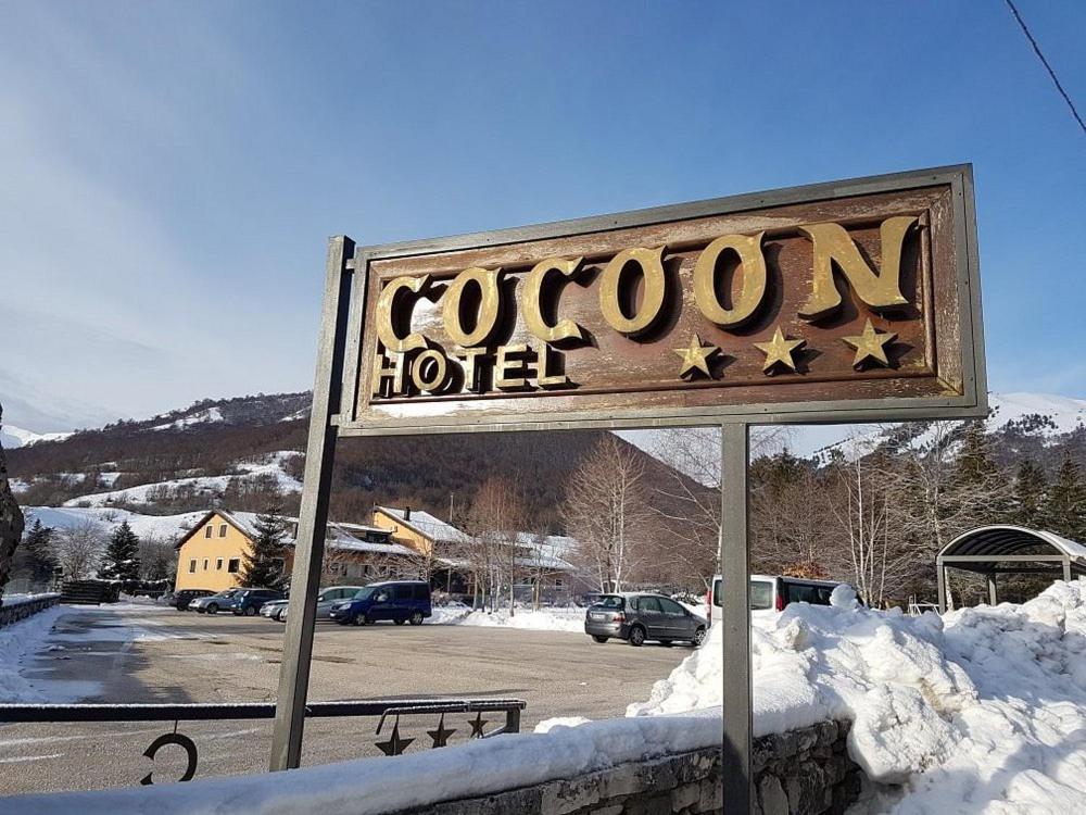 Nespecifikovaný výhled na hory nebo výhled na hory při pohledu z hotelu