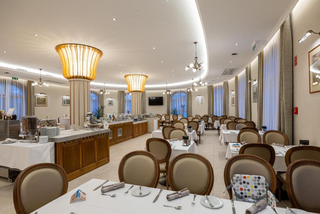 TV a/nebo společenská místnost v ubytování Hungarikum Hotel