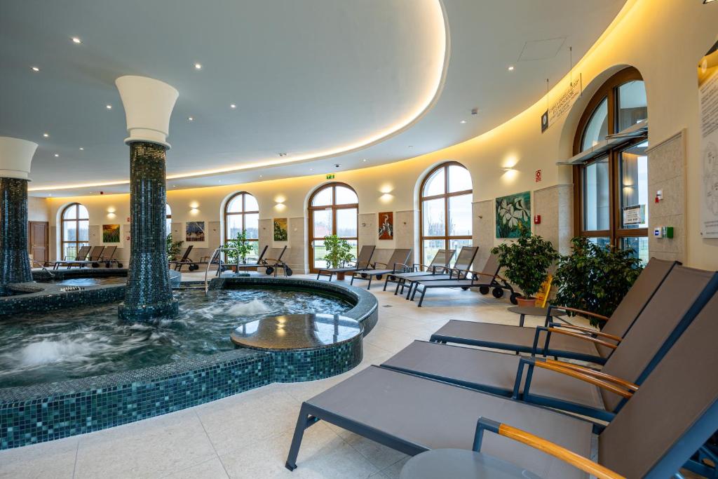 Bazén v ubytování Hungarikum Hotel nebo v jeho okolí