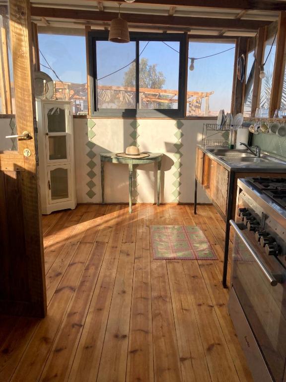 Cucina o angolo cottura di Tobiana Desert Lodging Negev