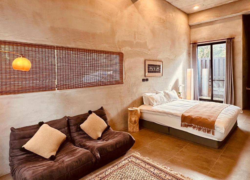 Zephyr Homestay - Deluxe Double Room с балконом