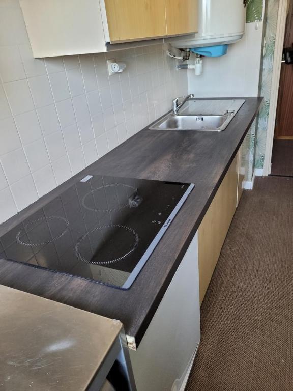 Kuchyňa alebo kuchynka v ubytovaní Bel Appartement vue mer SAINT BREVIN LES PINS
