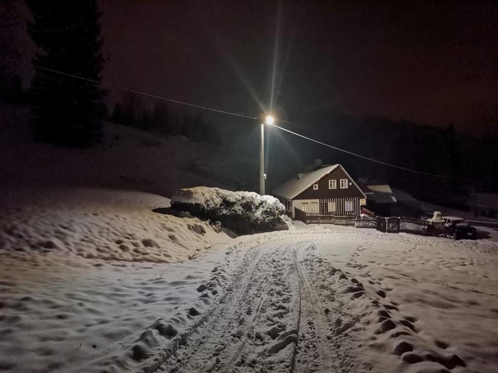 Chalupa u Matucha v zimě