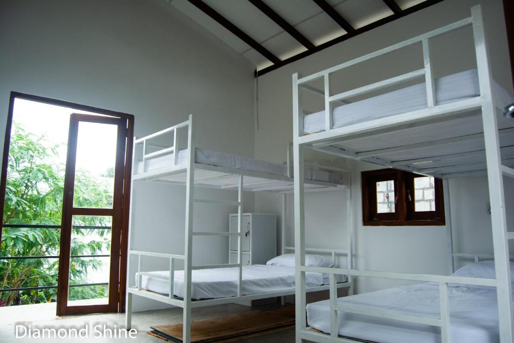 Postel nebo postele na pokoji v ubytování Diamond shine hostal and bunk beds
