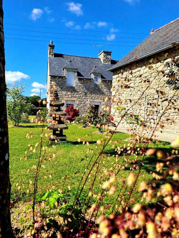 Zahrada ubytování chambre d'hôtes avec petit déjeuner compris à Mégrit