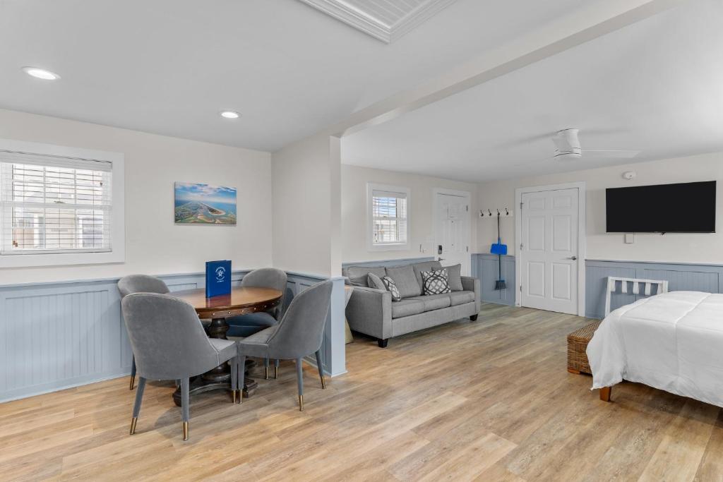 Loggerhead Inn and Suites - Deluxe King Suite