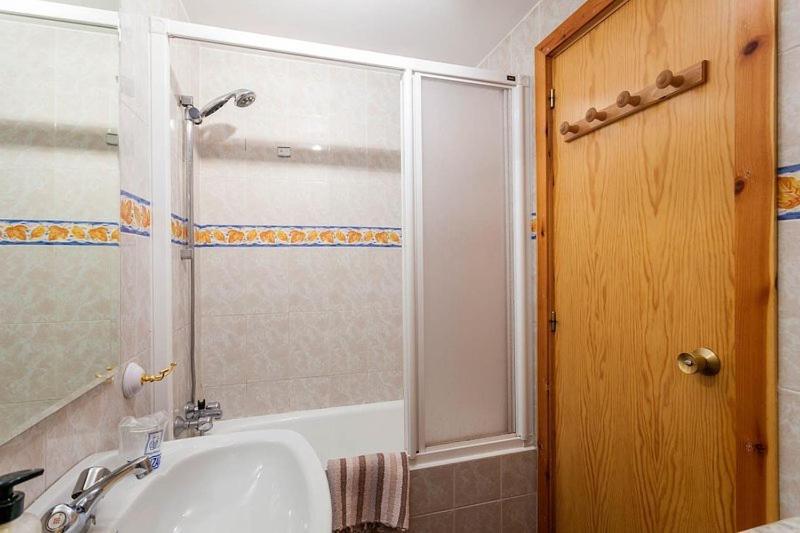 Koupelna v ubytování Formigal Edificio Aries