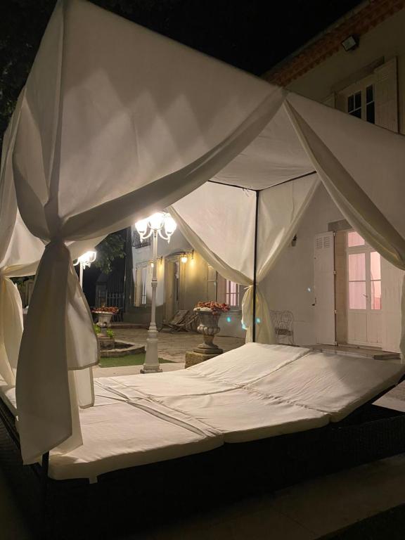 Posteľ alebo postele v izbe v ubytovaní Maison de maître Les toiles à Elise