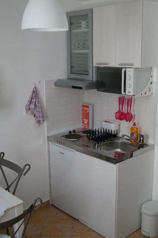 Kuchyň nebo kuchyňský kout v ubytování AMD Infinity Suites