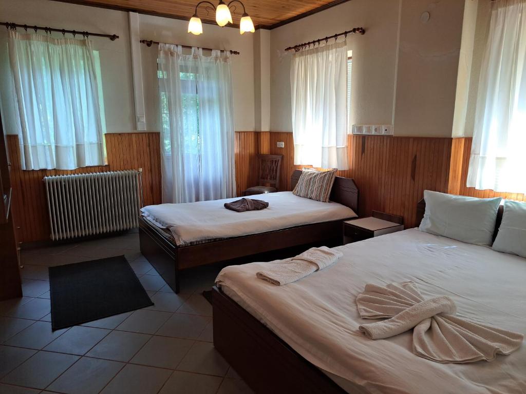 A bed or beds in a room at Anilio Rooms