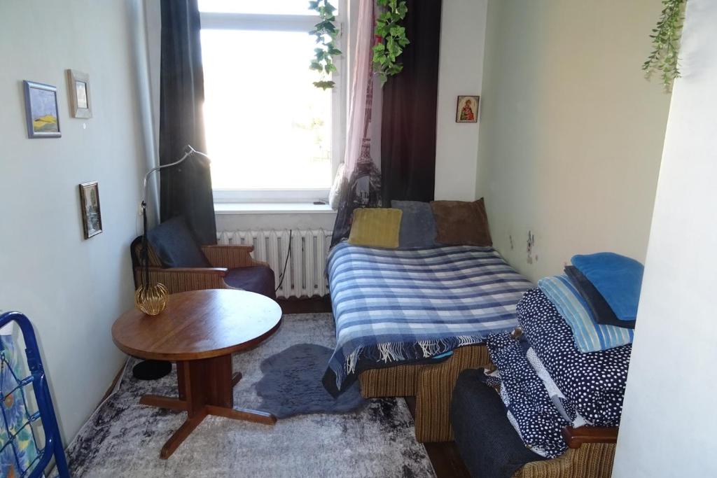 Ένα ή περισσότερα κρεβάτια σε δωμάτιο στο Studija virš cukrainės Druskininkuose