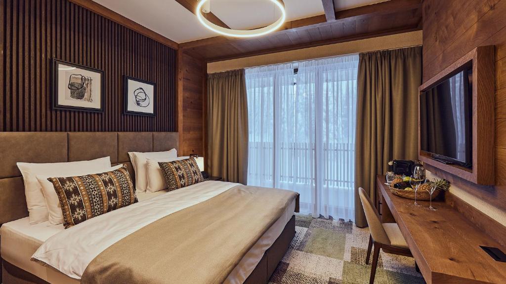 Postel nebo postele na pokoji v ubytování Grey Hotel Kopaonik