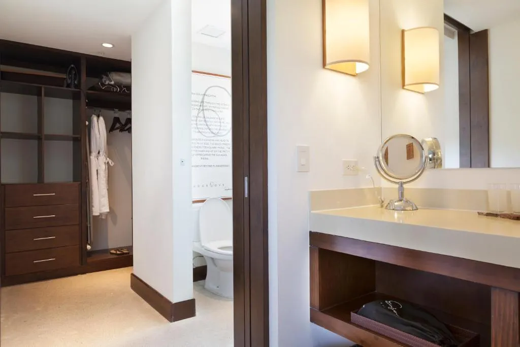 Root Deluxe, Junior Suite, 1 King, Resort view
