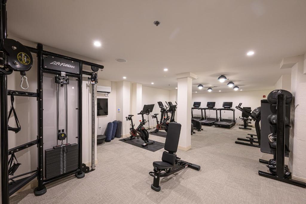 Fitness centrum a/nebo fitness zařízení v ubytování Hotel Heron Old Town Alexandria