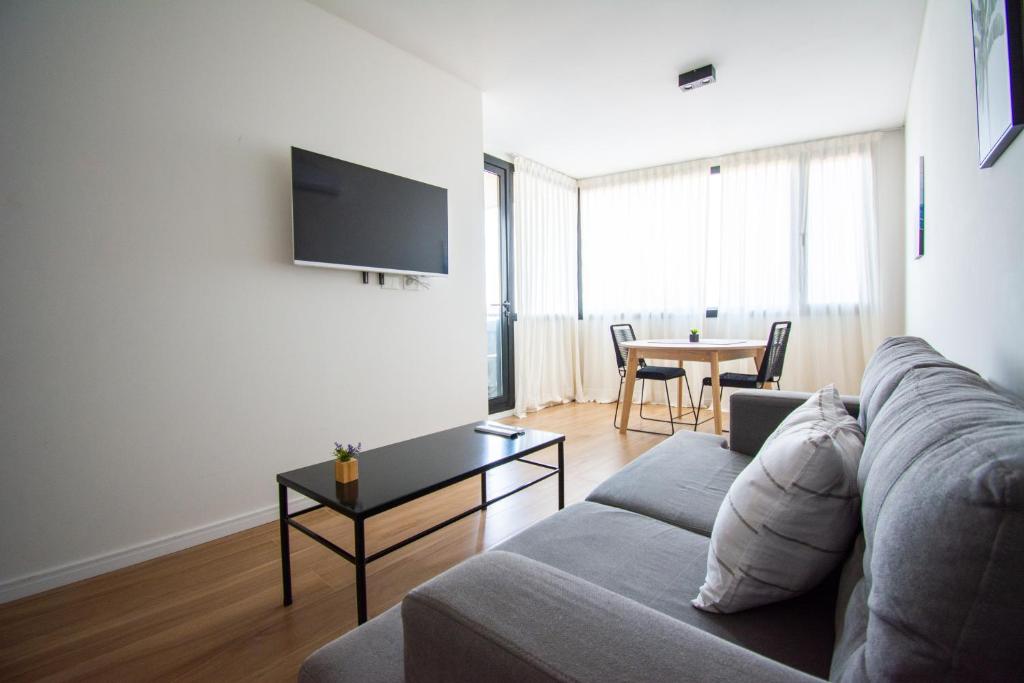 Μια τηλεόραση ή/και κέντρο ψυχαγωγίας στο Nova Stays - 1BHK in Dome Green Soho II - Buenos Aires