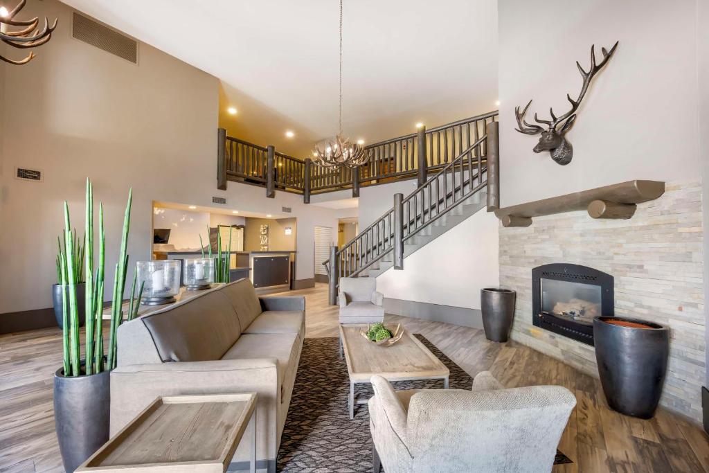 Best Western Plus Kalispell/Glacier Park West Hotel & Suites photo