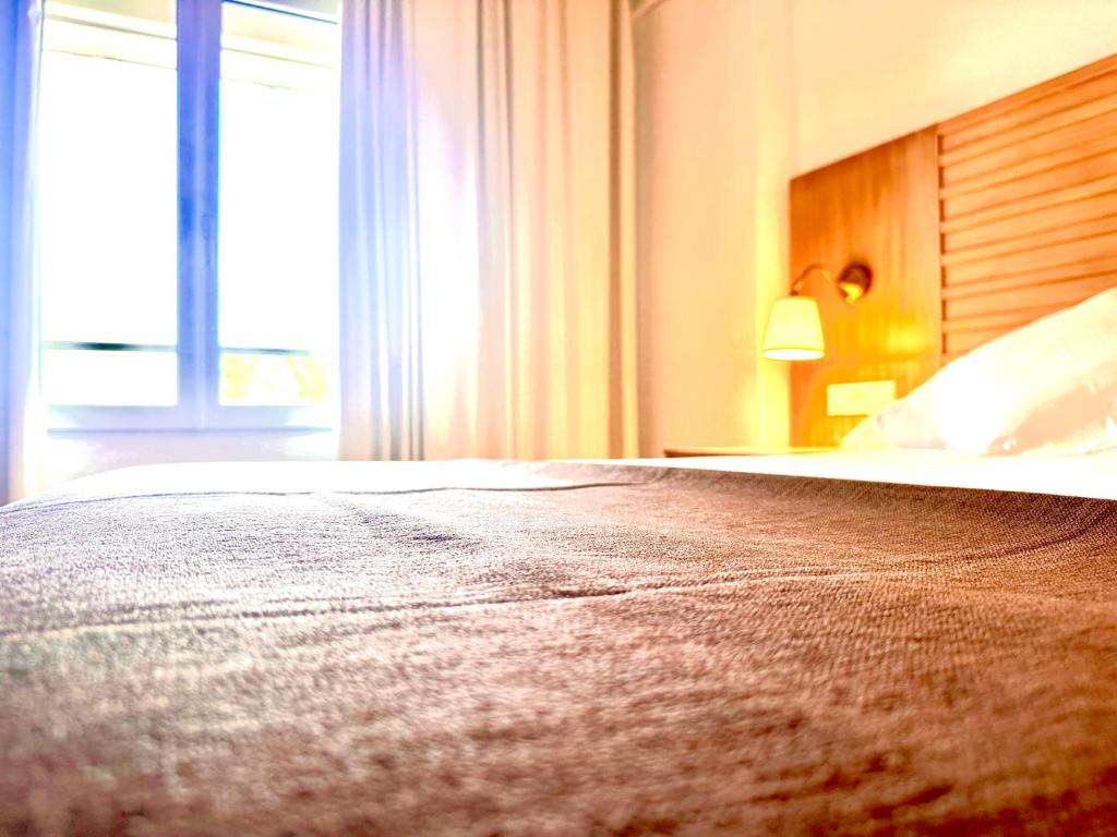 A bed or beds in a room at Arriadh