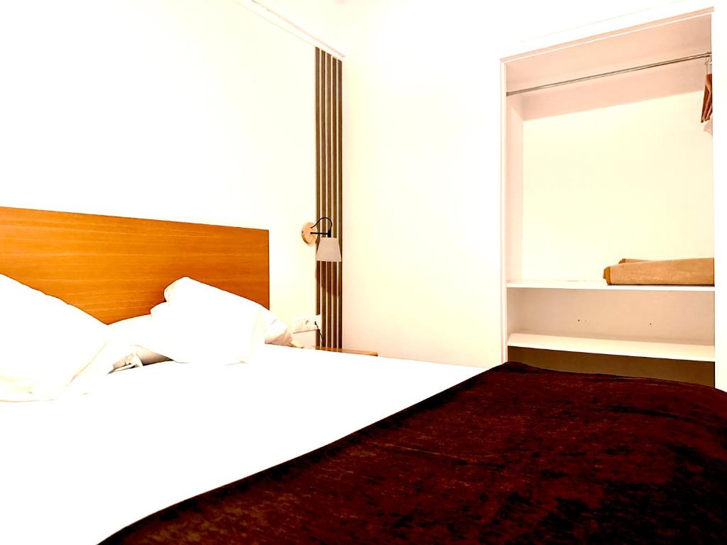 A bed or beds in a room at Arriadh