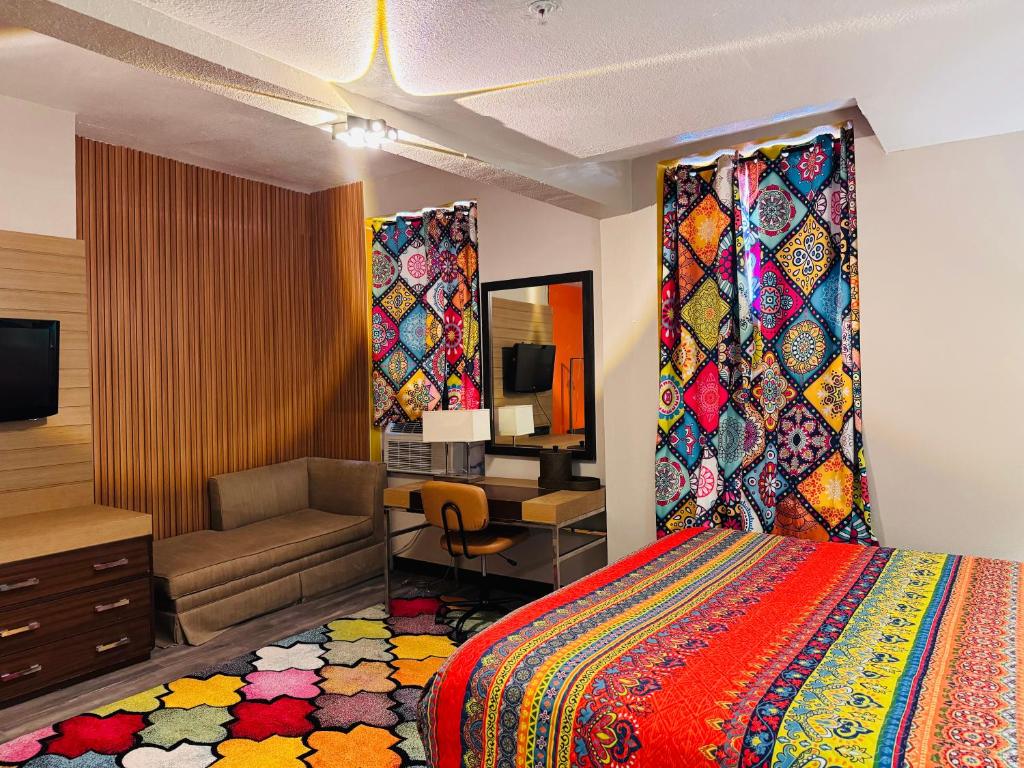 Midtown Inn - Deluxe Queen Room