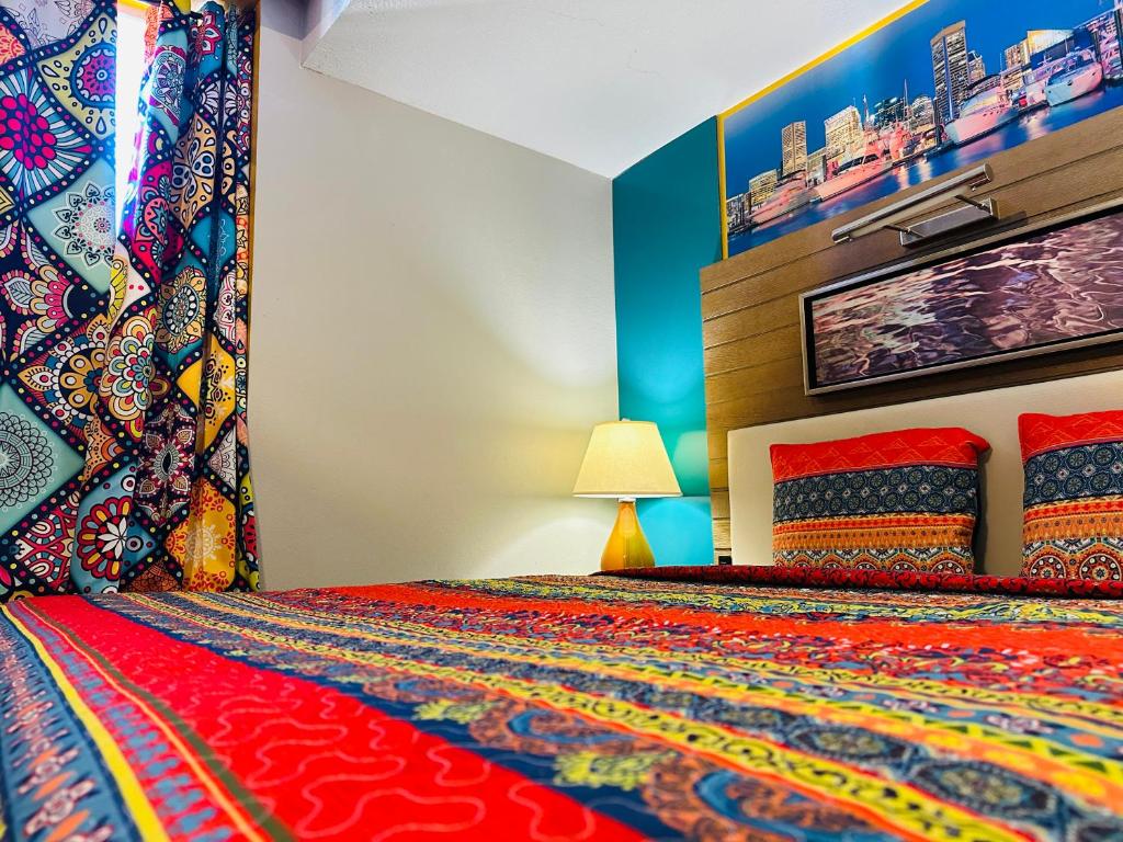 Midtown Inn - Deluxe King Room