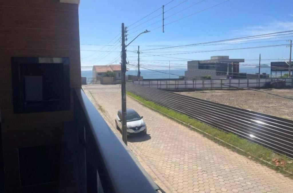 a car parked on the side of a road at Apto mobiliado em Balneário Piçarras 100 m do mar in Piçarras