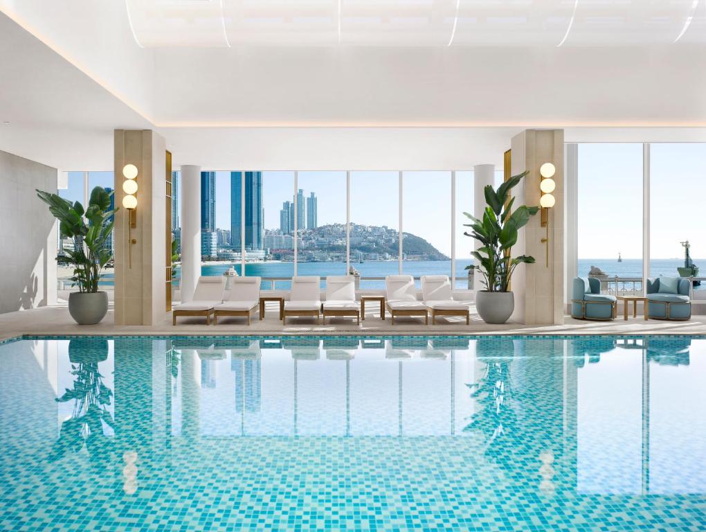 Bazén v ubytování The Westin Josun Busan nebo v jeho okolí