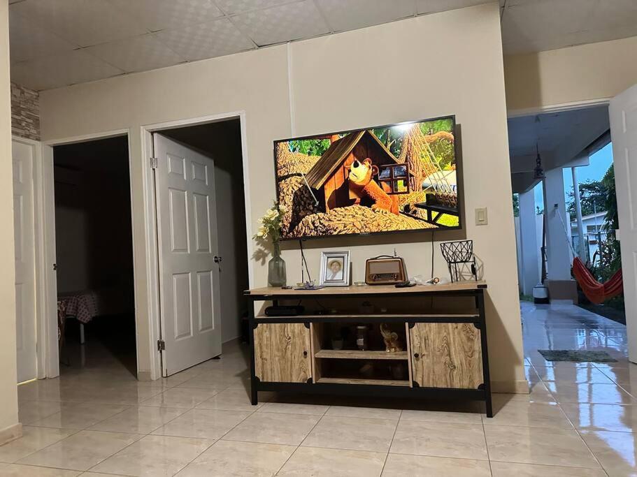 TV a/nebo společenská místnost v ubytování Residencia en Tablas Abajo