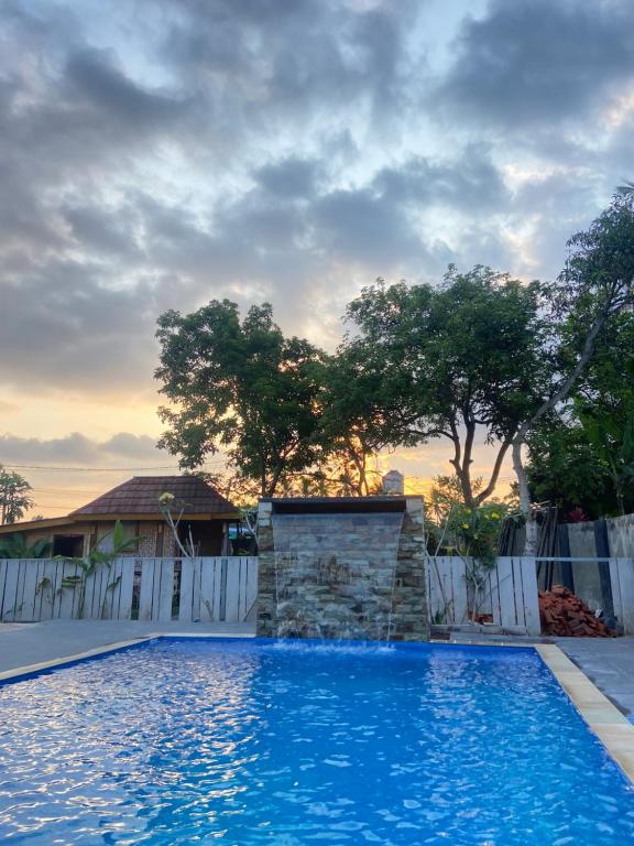 Bazén v ubytování EDRIAN BUNGALOWS nebo v jeho okolí