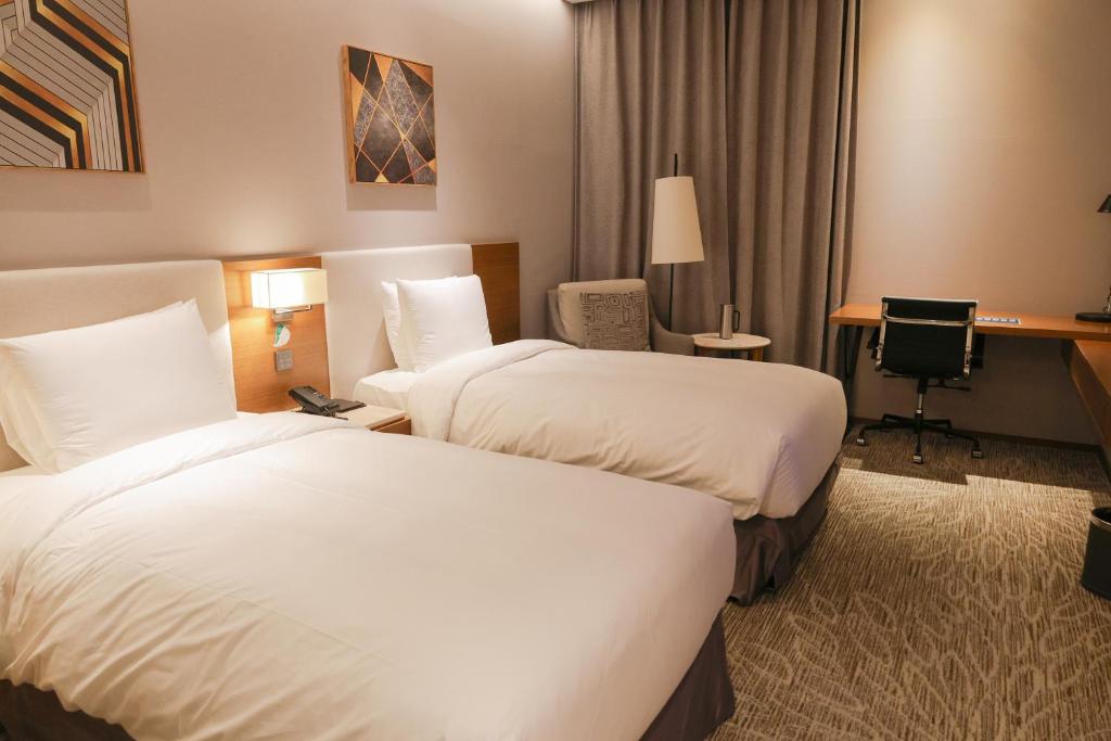 Postel nebo postele na pokoji v ubytování Hotel Skypark Central Seoul Pangyo