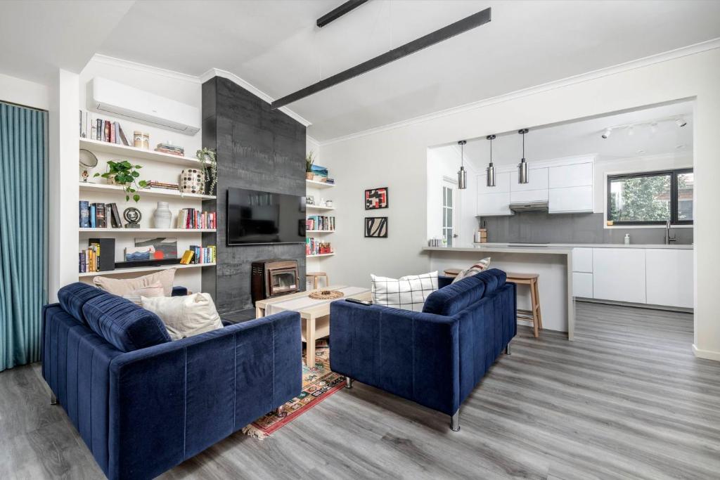 Kuchyň nebo kuchyňský kout v ubytování Lovely 3 Bedroom Home In Ainslie ACT