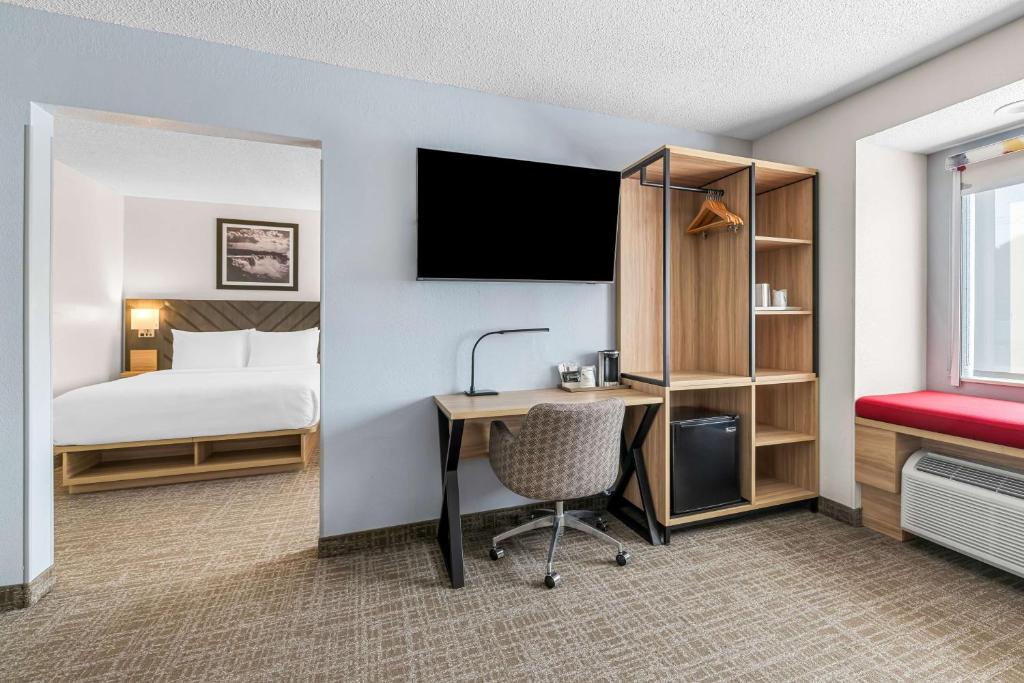 Best Western Buffalo Inn & Suites photo