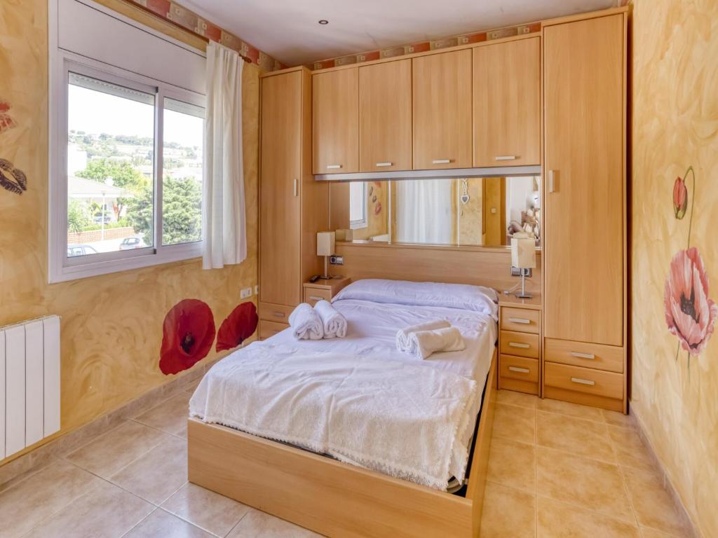Postel nebo postele na pokoji v ubytování Holiday Home El Vendrell near Beach